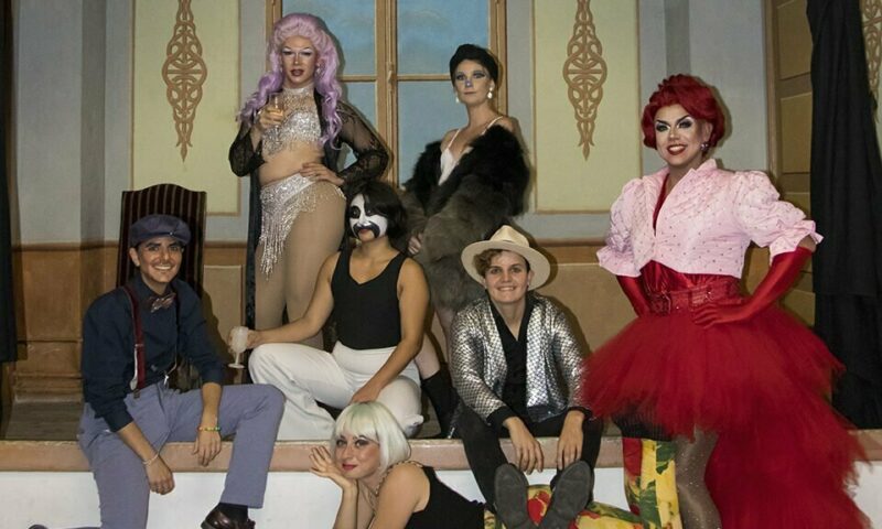 artistes après une performance drag